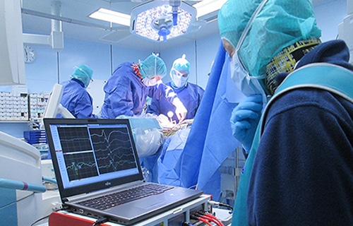 INTRAOPERATIVES NEUROMONITORING (IOM)