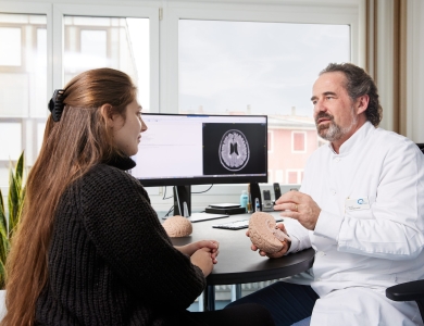ENTRETIEN SPÉCIFIQUE CONCERNANT LA MALADIE DE PARKINSON ET LES TROUBLES MOTEURS